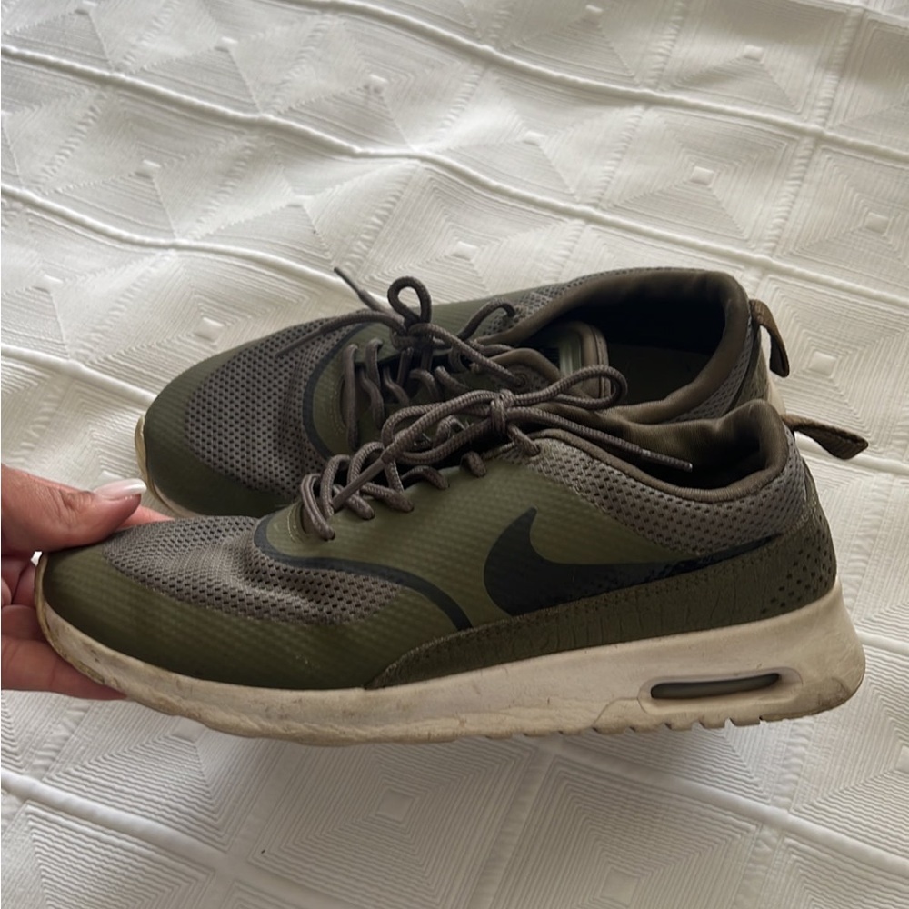 Green air max Thea